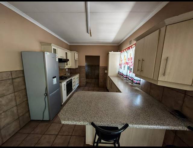 4 BEDROOM HOUSE FOR SALE IN VANDERBIJLPARK SE 6